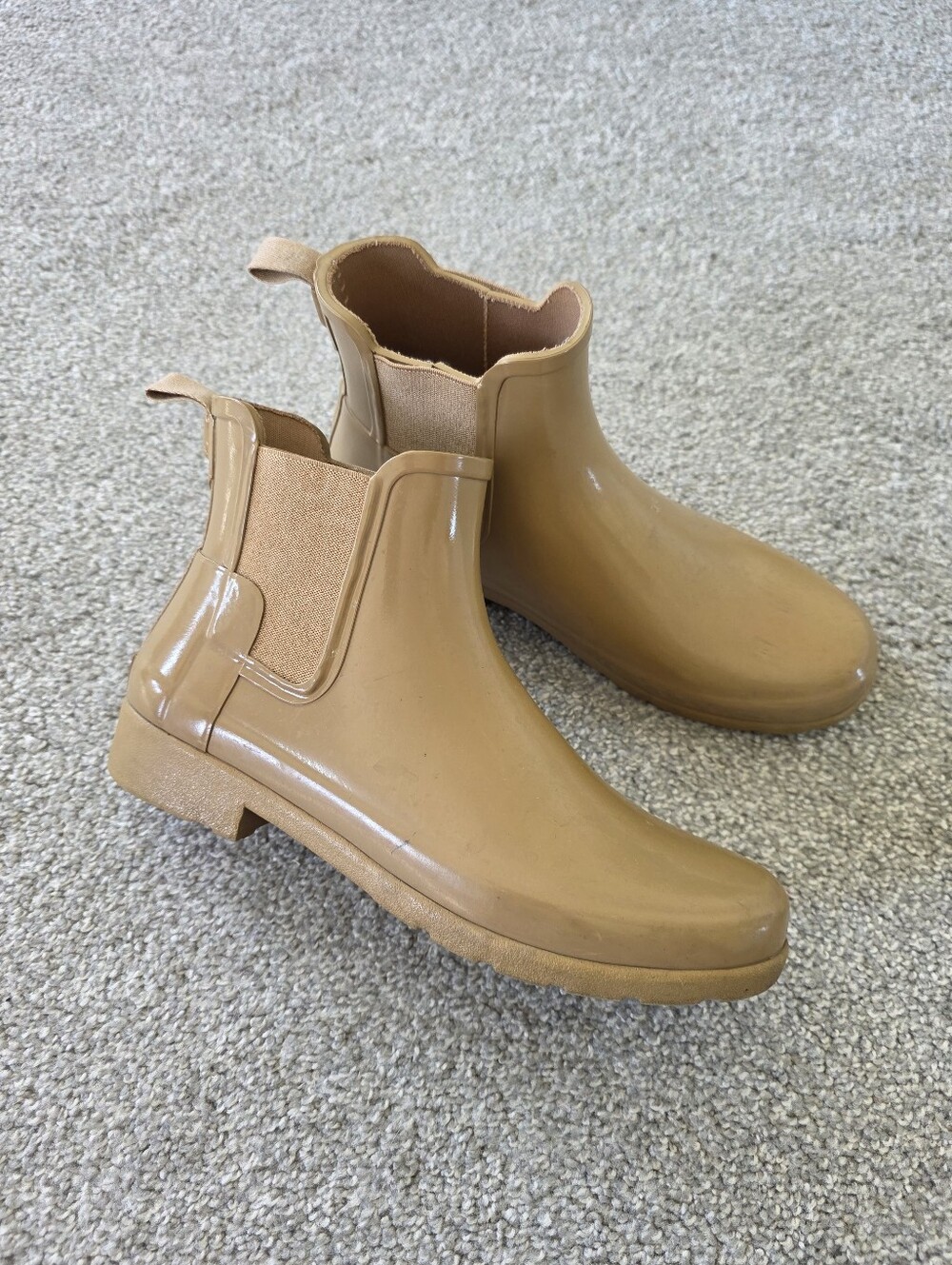 Hunter Women’s Tan Chelsea Rain Booties - Sleek Waterproof Style